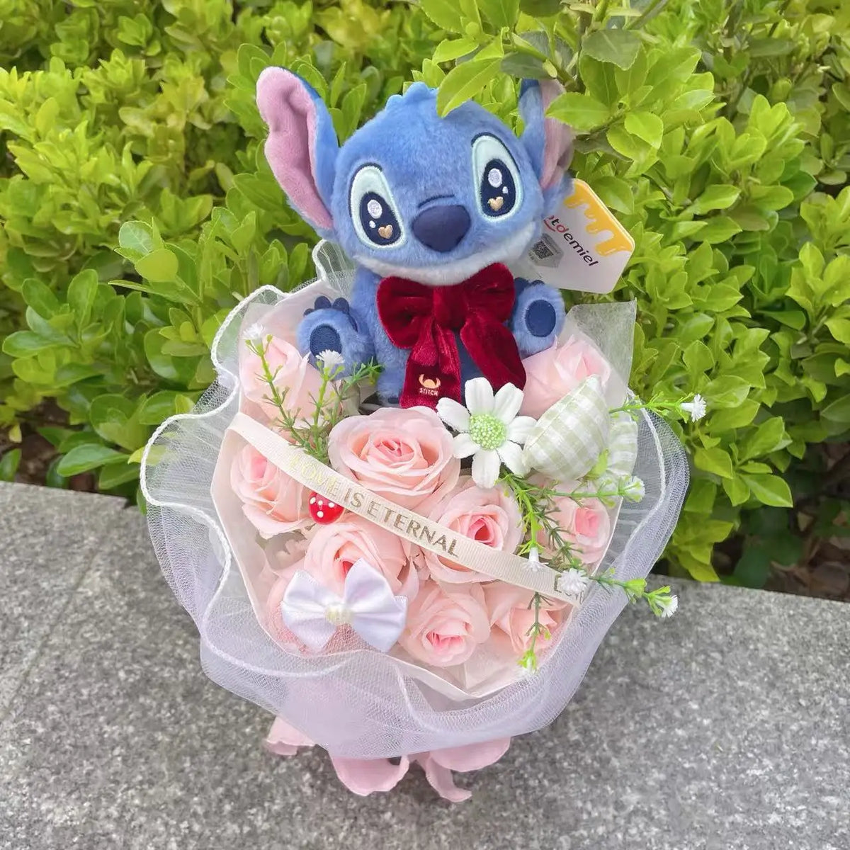 Bouquet avec peluche Stitch - Roses au Crochet et Emballage Rose