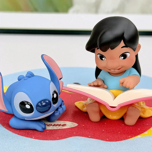 Figurine Lilo et Stitch - Lecture d’un Livre