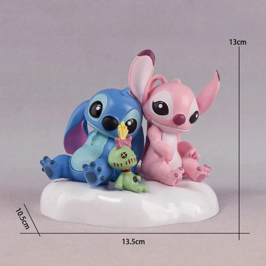 Figurines Stitch et Angel - Assis avec Leur Poupée