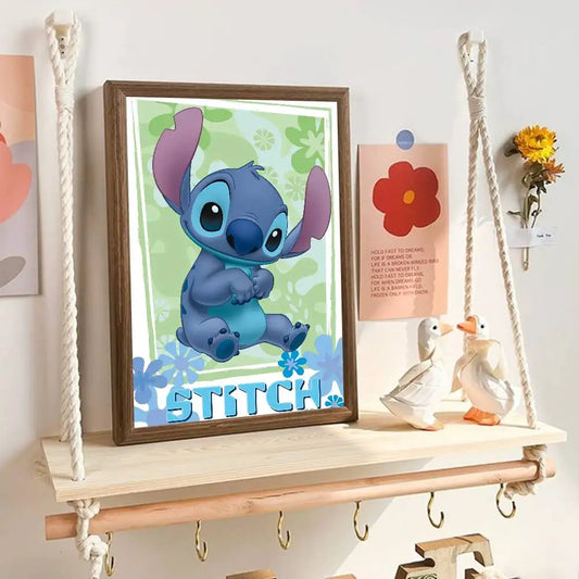 Affiche Stitch - Assis sur Fond Vert Fleuri