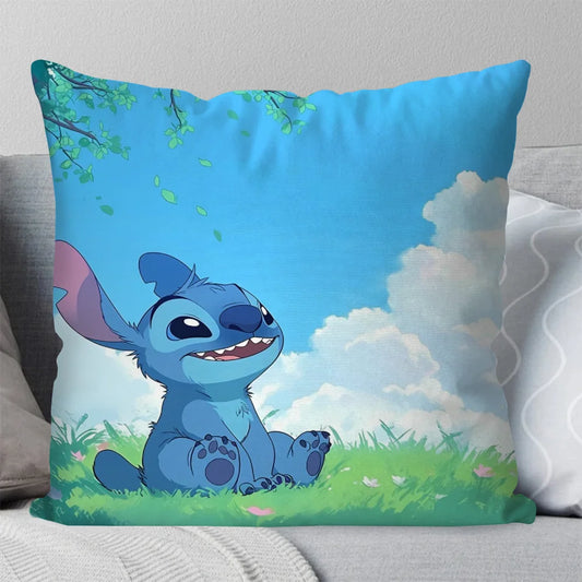 Housse de coussin Stitch - Assis dans L’Herbe
