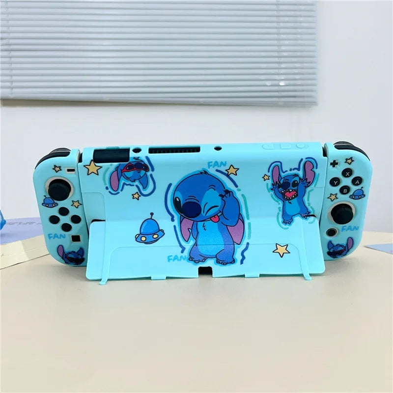 Coque Nintendo Switch Stitch - Assis avec Poupée et Étoiles
