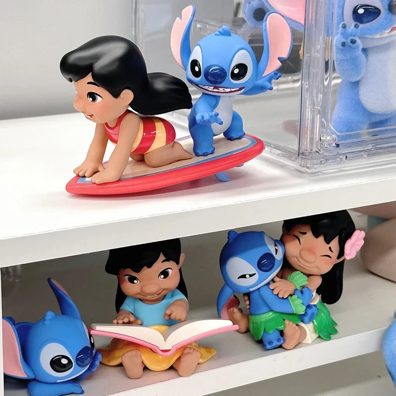 Figurine Lilo et Stitch - Lecture d’un Livre