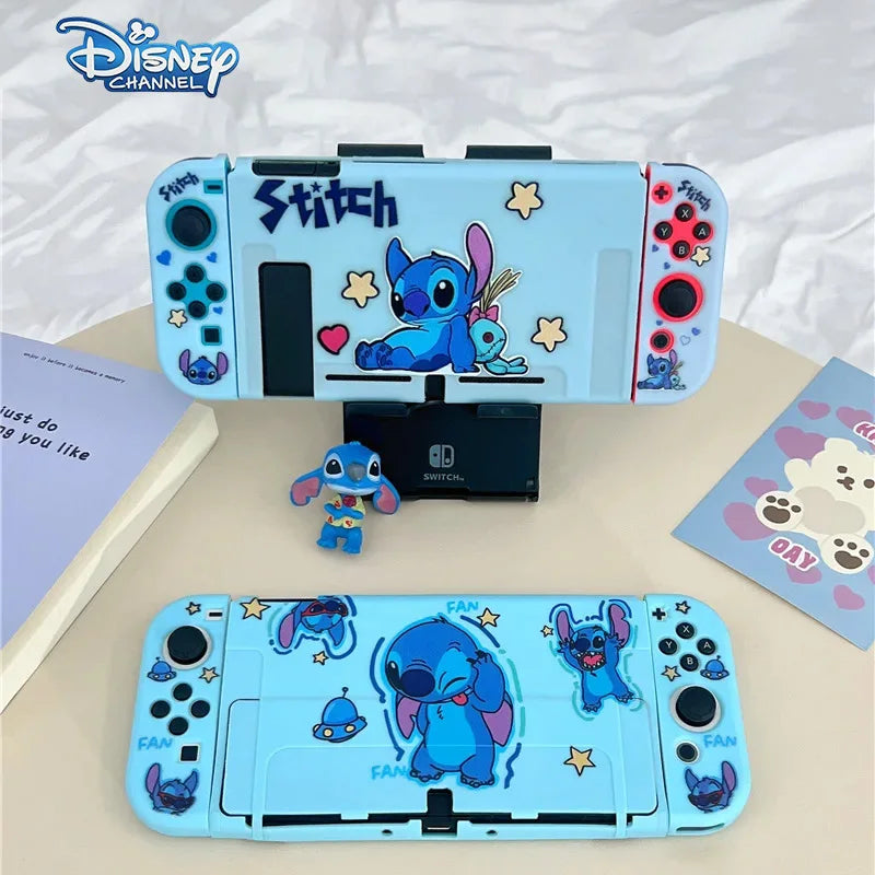 Coque Nintendo Switch Stitch - Assis avec Poupée et Étoiles