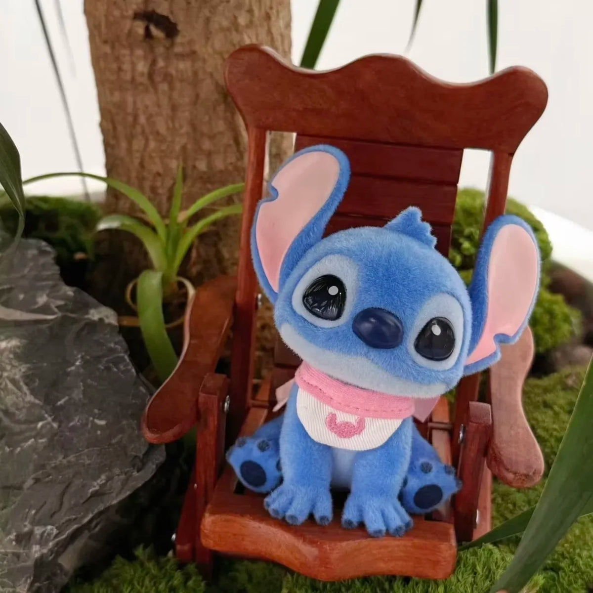 Figurine Stitch - Bavoir Rose