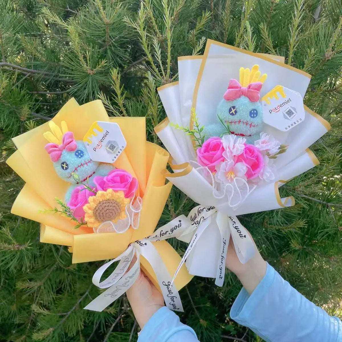Bouquet avec peluche Stitch - Diplômé et Roses Bleues