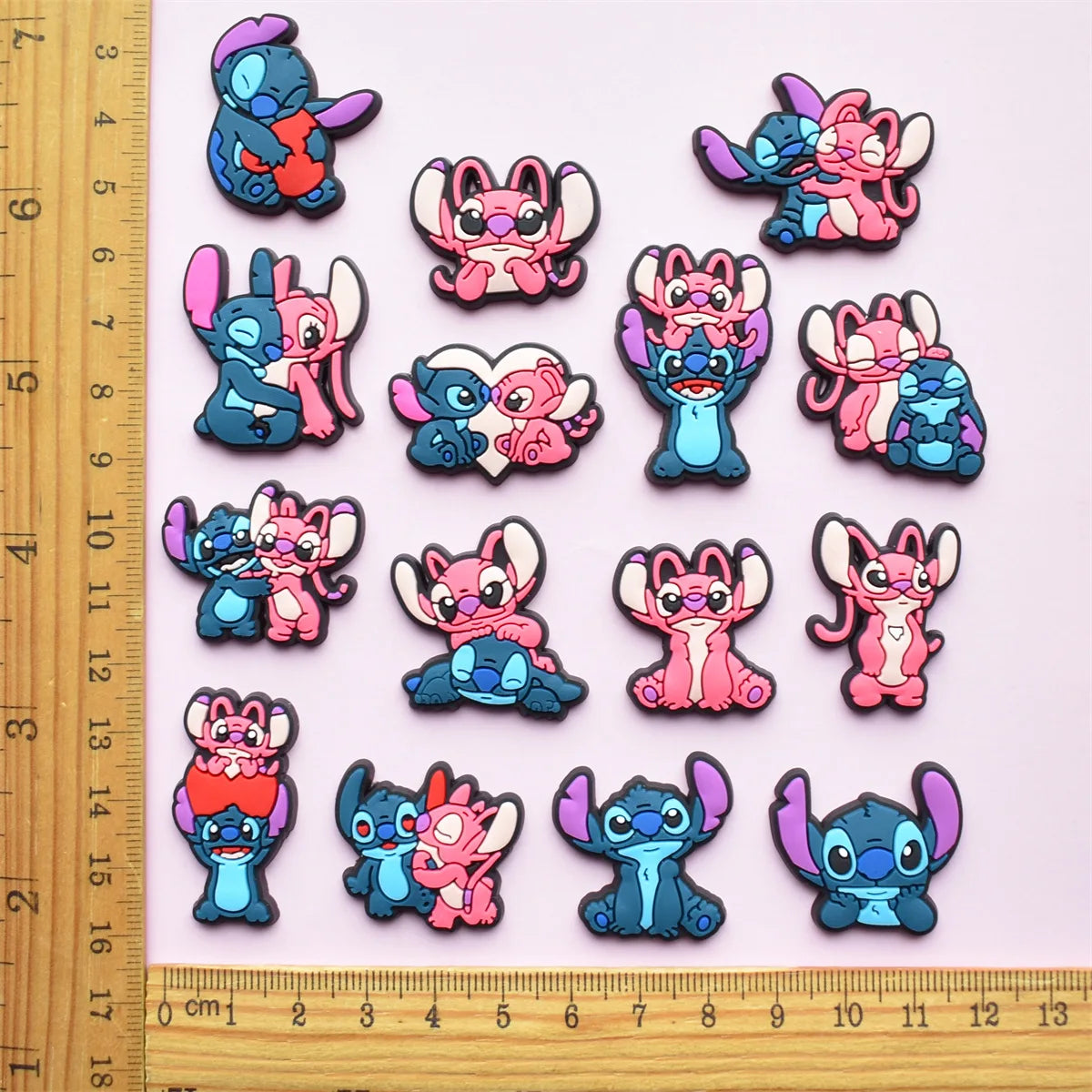 Set van 15 schoenen decoraties Stitch en Angel - gekleurde patronen