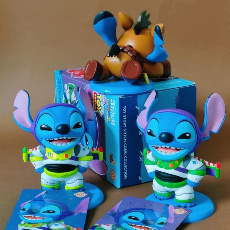 Coffret de 8 figurines surprises Stitch - Costumes Toy Story