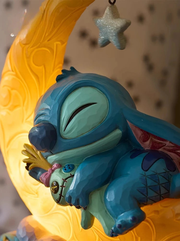 Veilleuse Stitch - Endormi sur la Lune avec sa Poupée