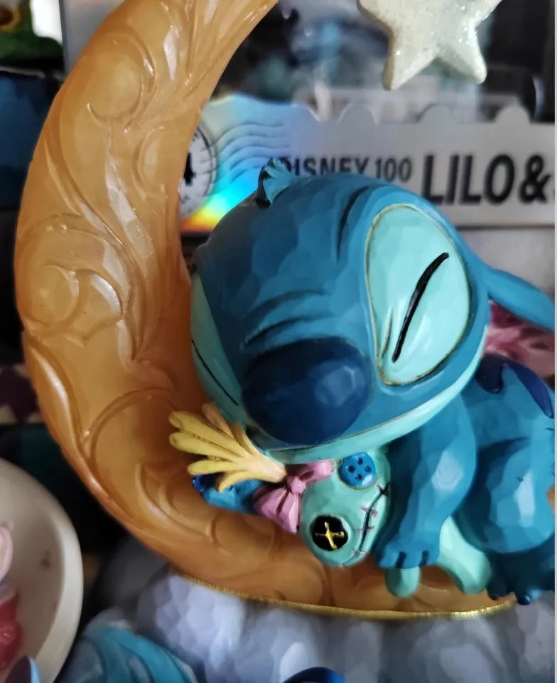 Veilleuse Stitch - Endormi sur la Lune avec sa Poupée